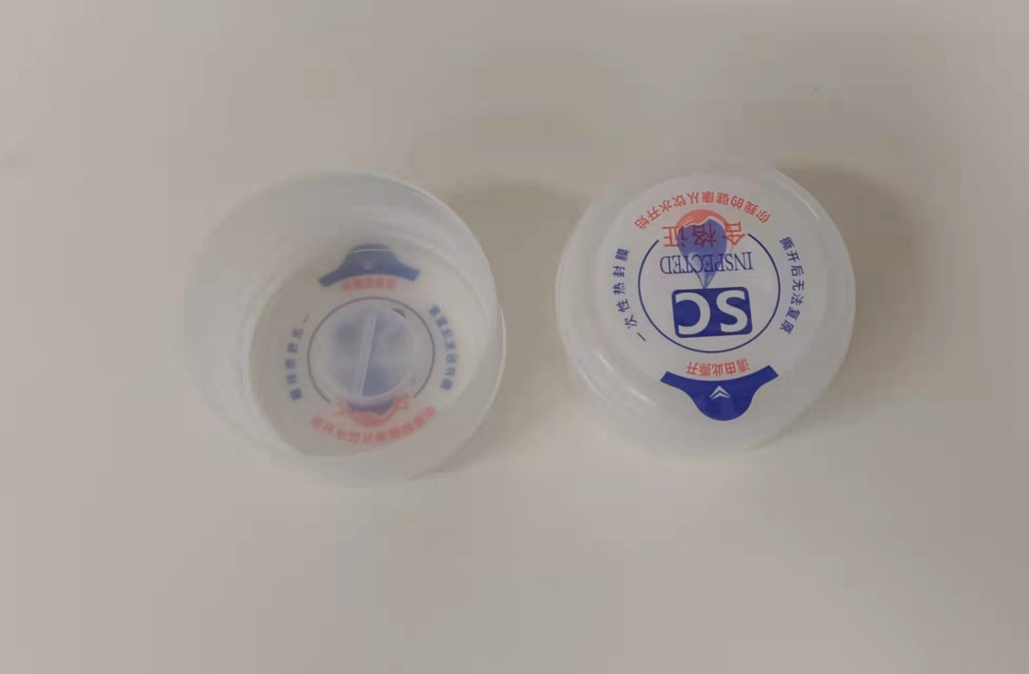 Dual-Color Flat Disposable Cap without Tear-Off Edge | Gallon Seal Cap